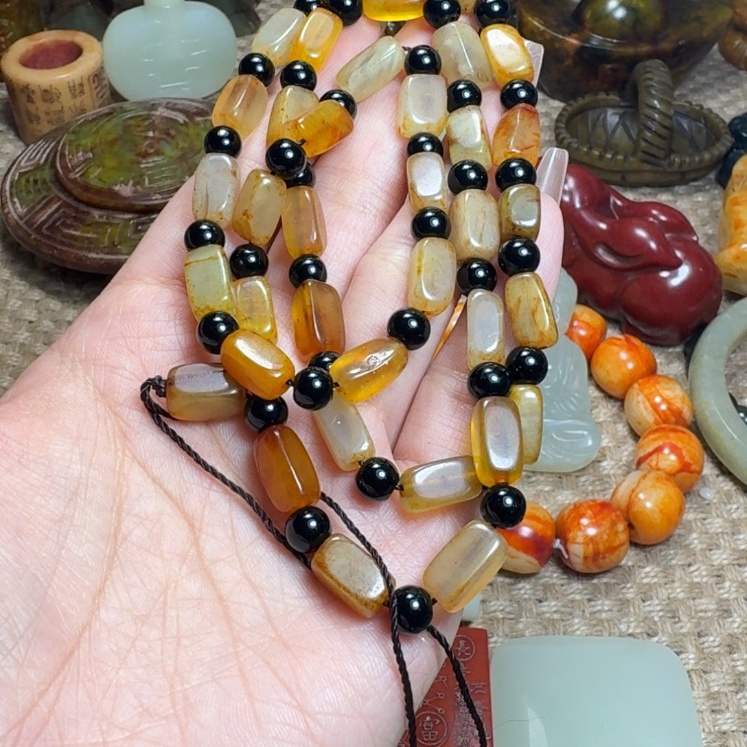 蛇纹石玉未镶嵌颈饰