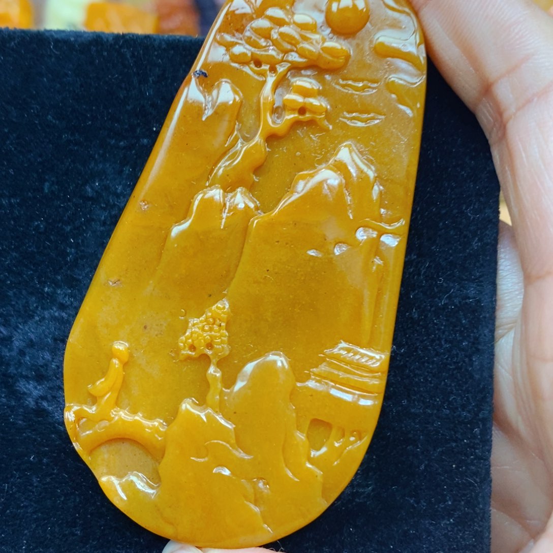 未镶嵌石英质玉（黄龙玉）颈饰