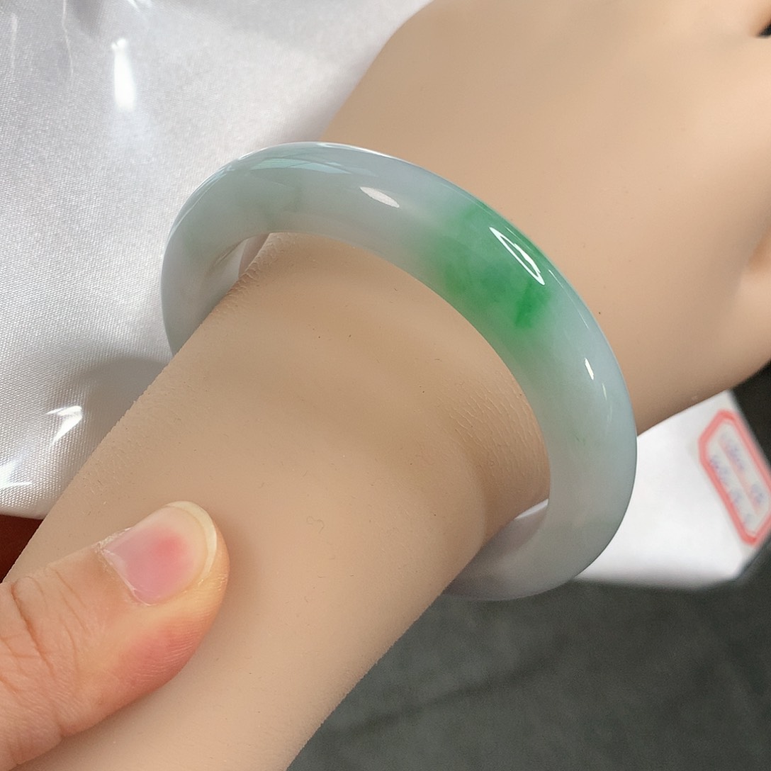 翡翠手镯未镶嵌 正圈①③③