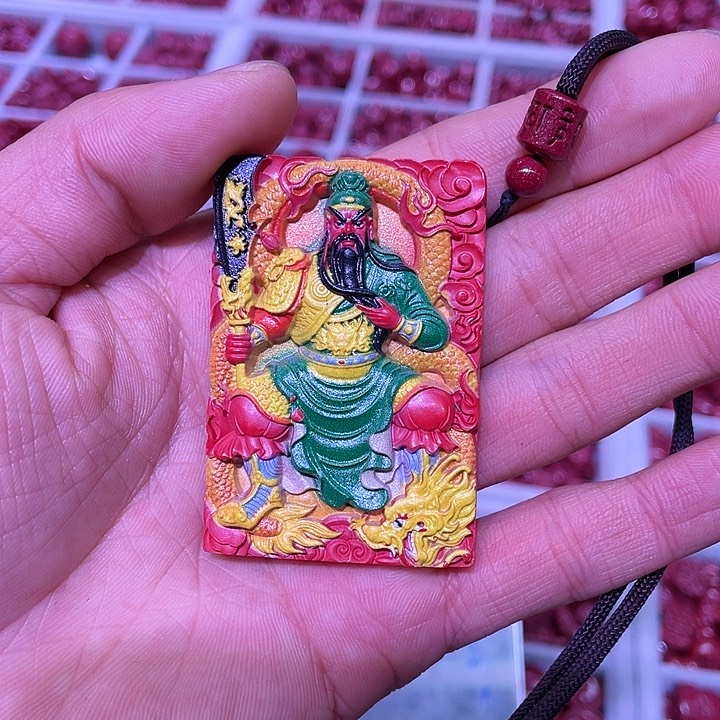 天然辰砂泰****云彩绘关二爷吊坠