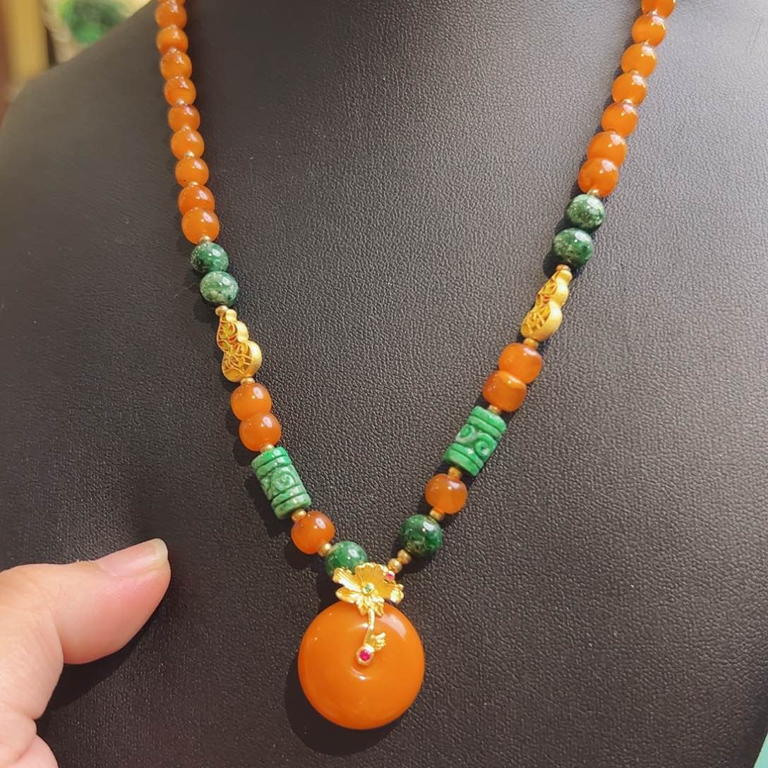 琥珀颈饰未镶嵌古风