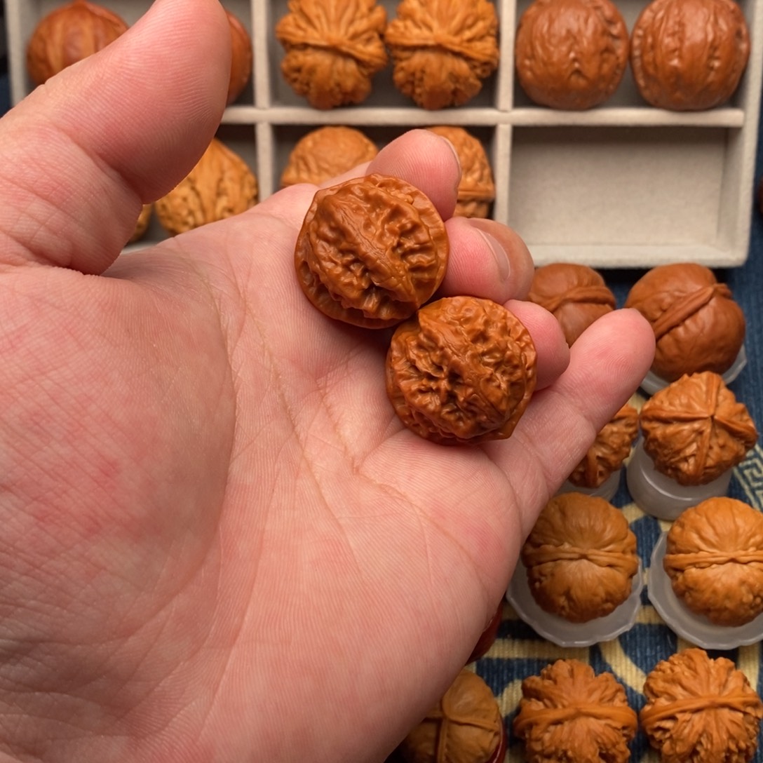 小***哥文玩核桃把件粗筋