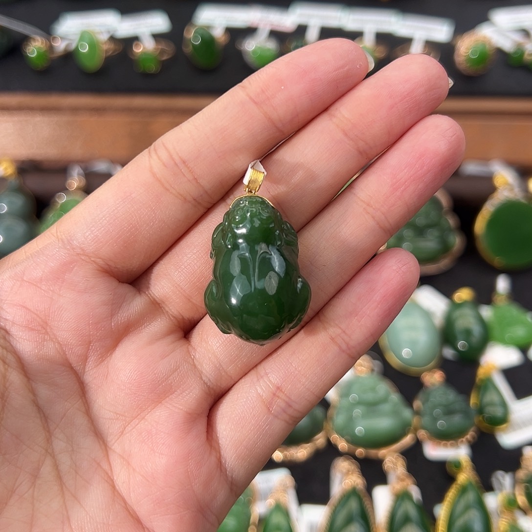 和田玉（碧玉）18K金镶嵌颈饰