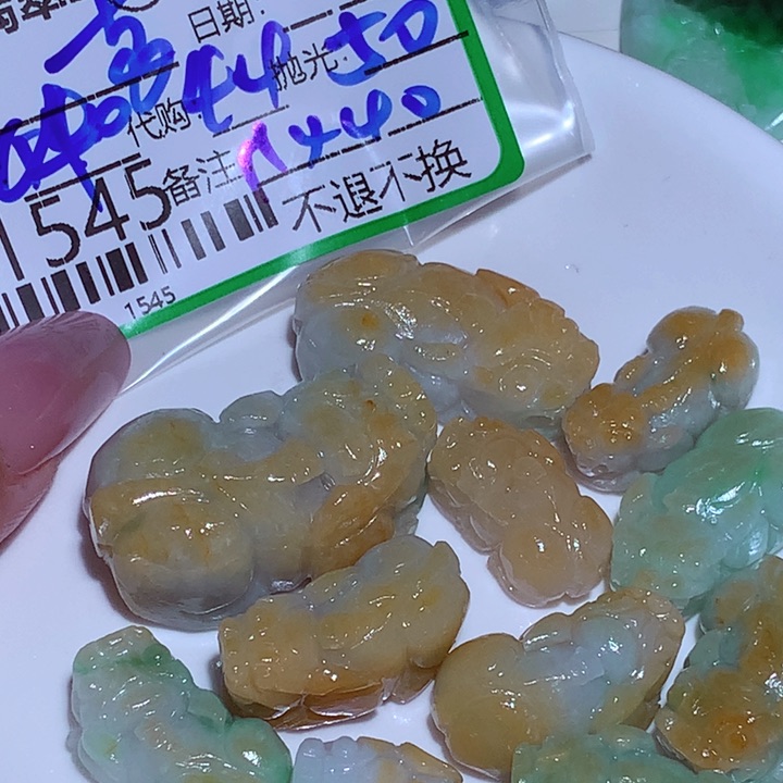 梦***儿翡翠未镶嵌颈饰是