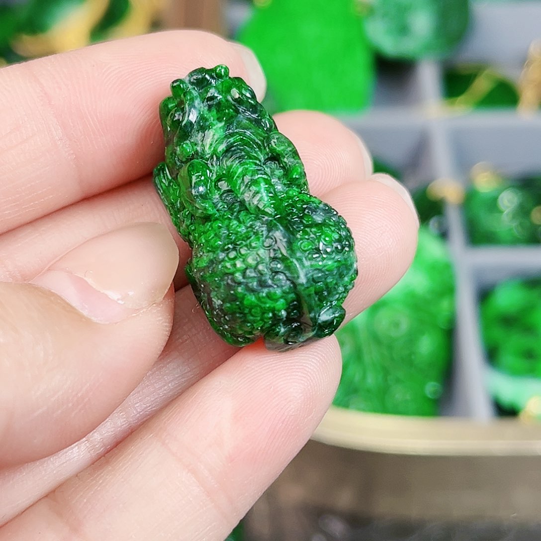 翡翠颈饰未镶嵌吊坠