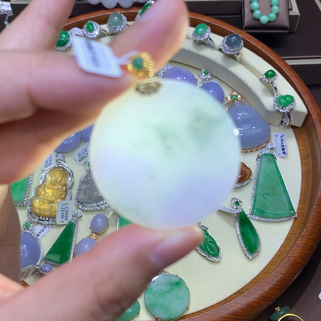 翡翠颈饰18K金镶嵌翡翠吊坠