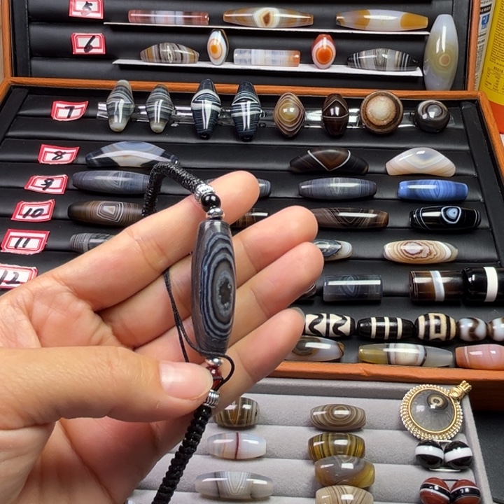 ****.玛瑙/玉髓未镶嵌颈饰