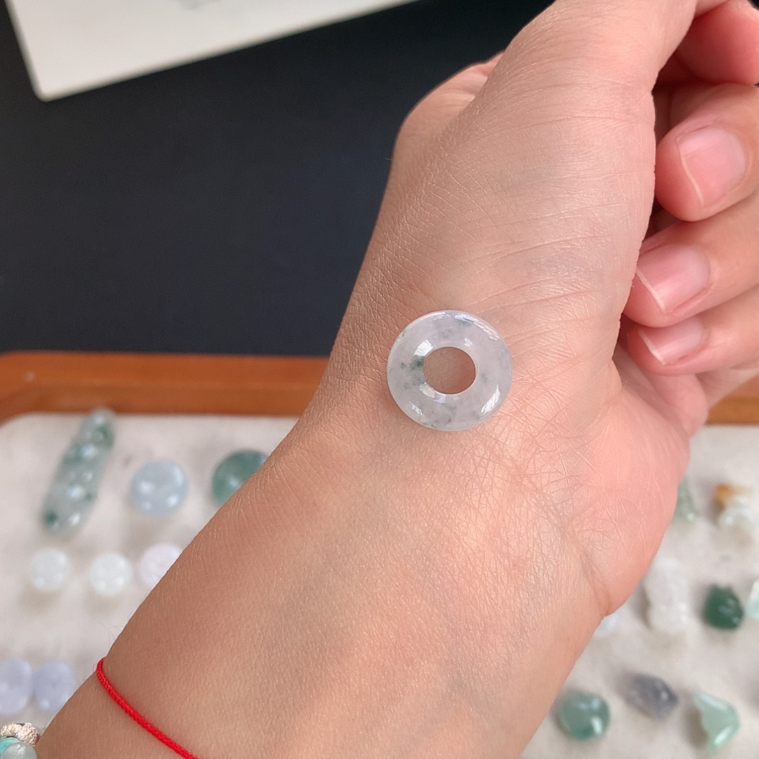 淼***悠翡翠未镶嵌颈饰甜甜圈随机福利