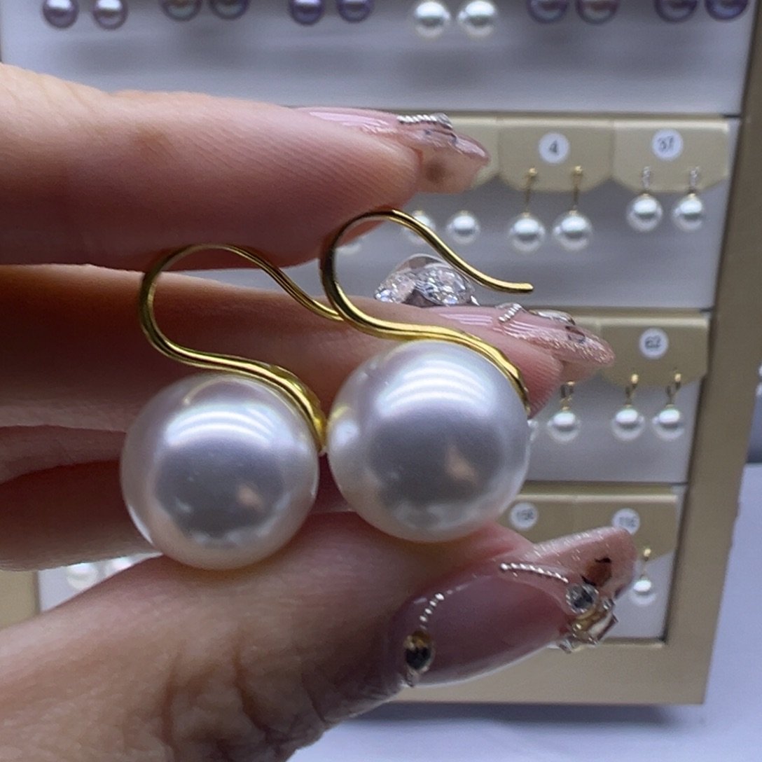 耳饰18K金镶嵌淡水珍珠