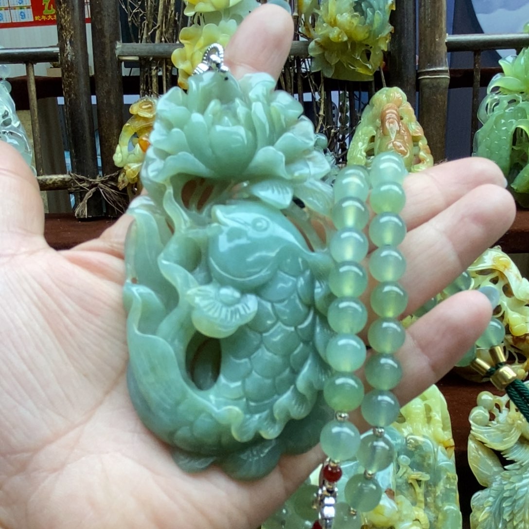 蛇纹石玉颈饰未镶嵌幸*丽