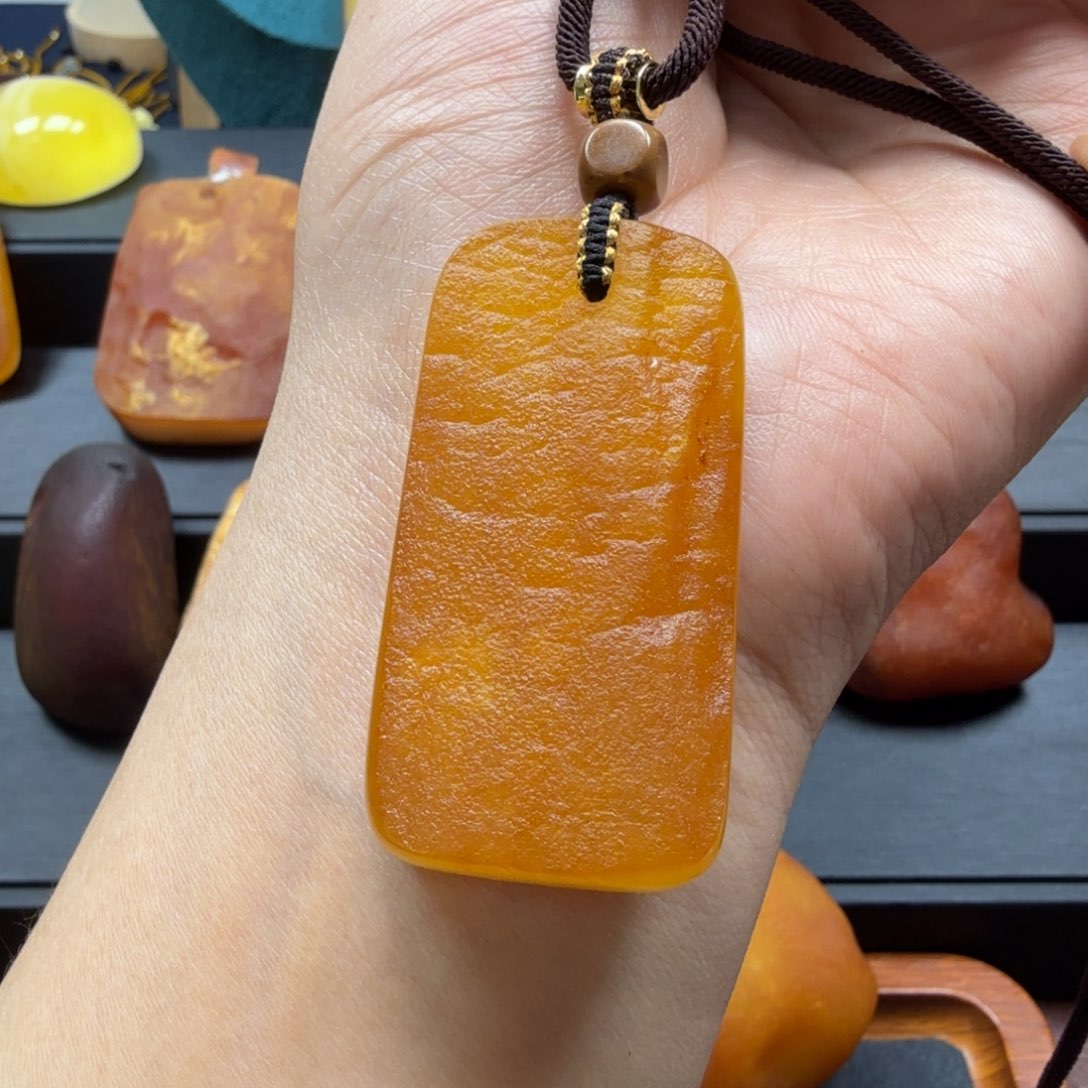 琥珀吊坠(赠链)未镶嵌