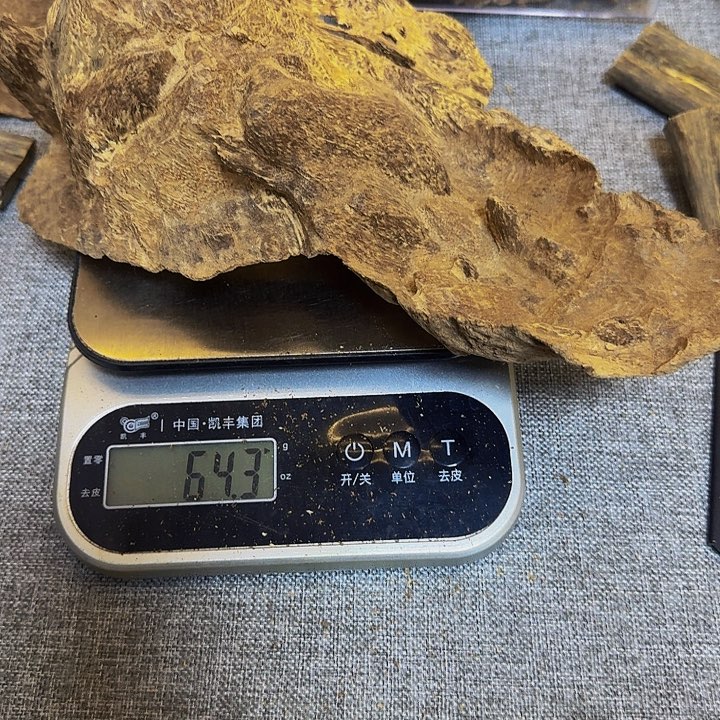 张***涌沉香沉香碎屑老顶64.3克