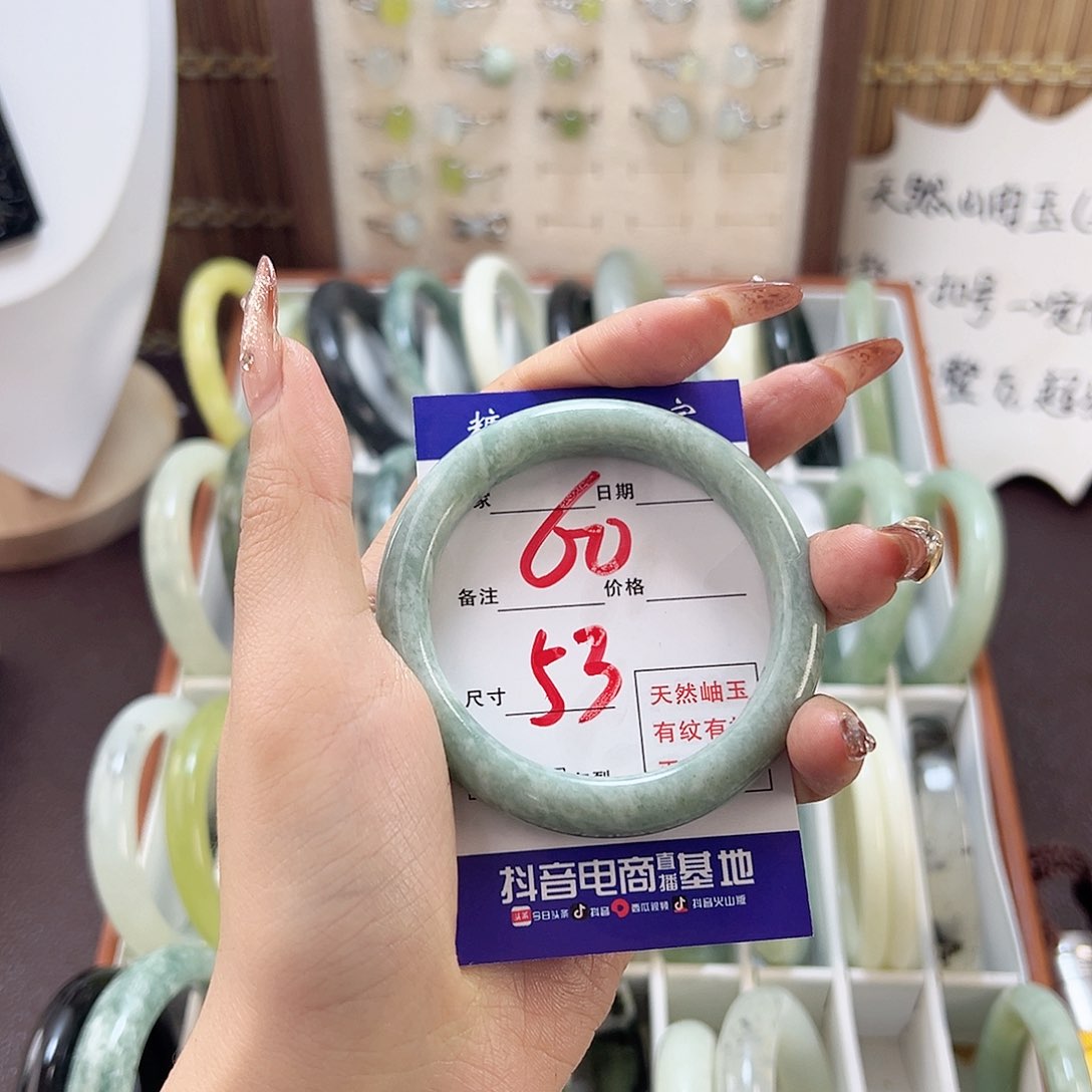 蛇纹石玉手镯未镶嵌万****华