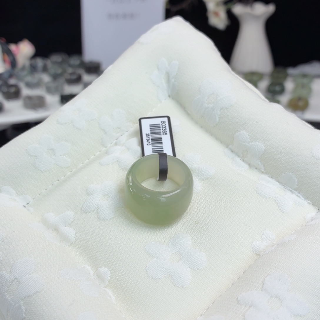 和田玉（糖玉）未镶嵌戒指Q88青提馒头17.2不退换