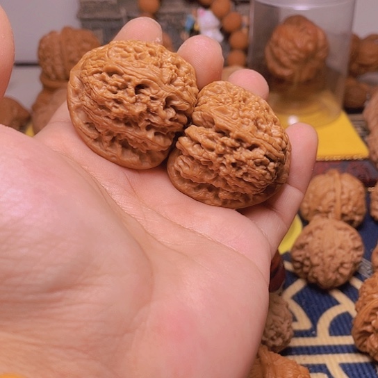 文玩核桃吊坠42三角疆