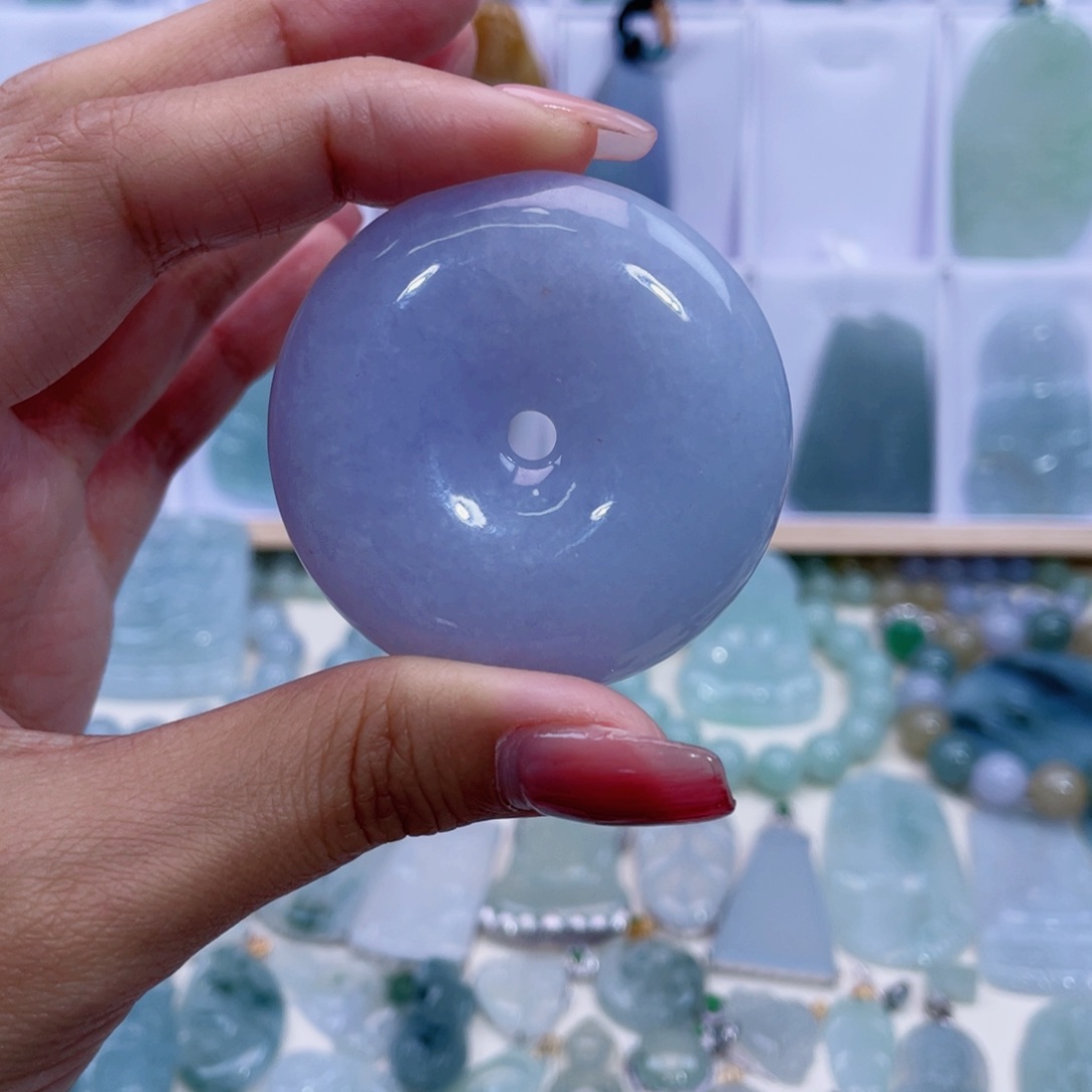 翡翠颈饰未镶嵌艺**行