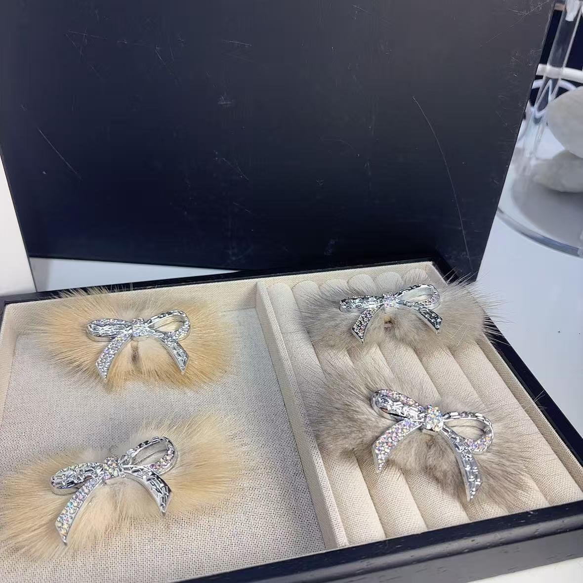 毛绒绒蝴蝶结发夹一对装