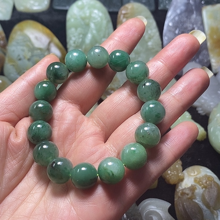 查罗石合金手串手串。  