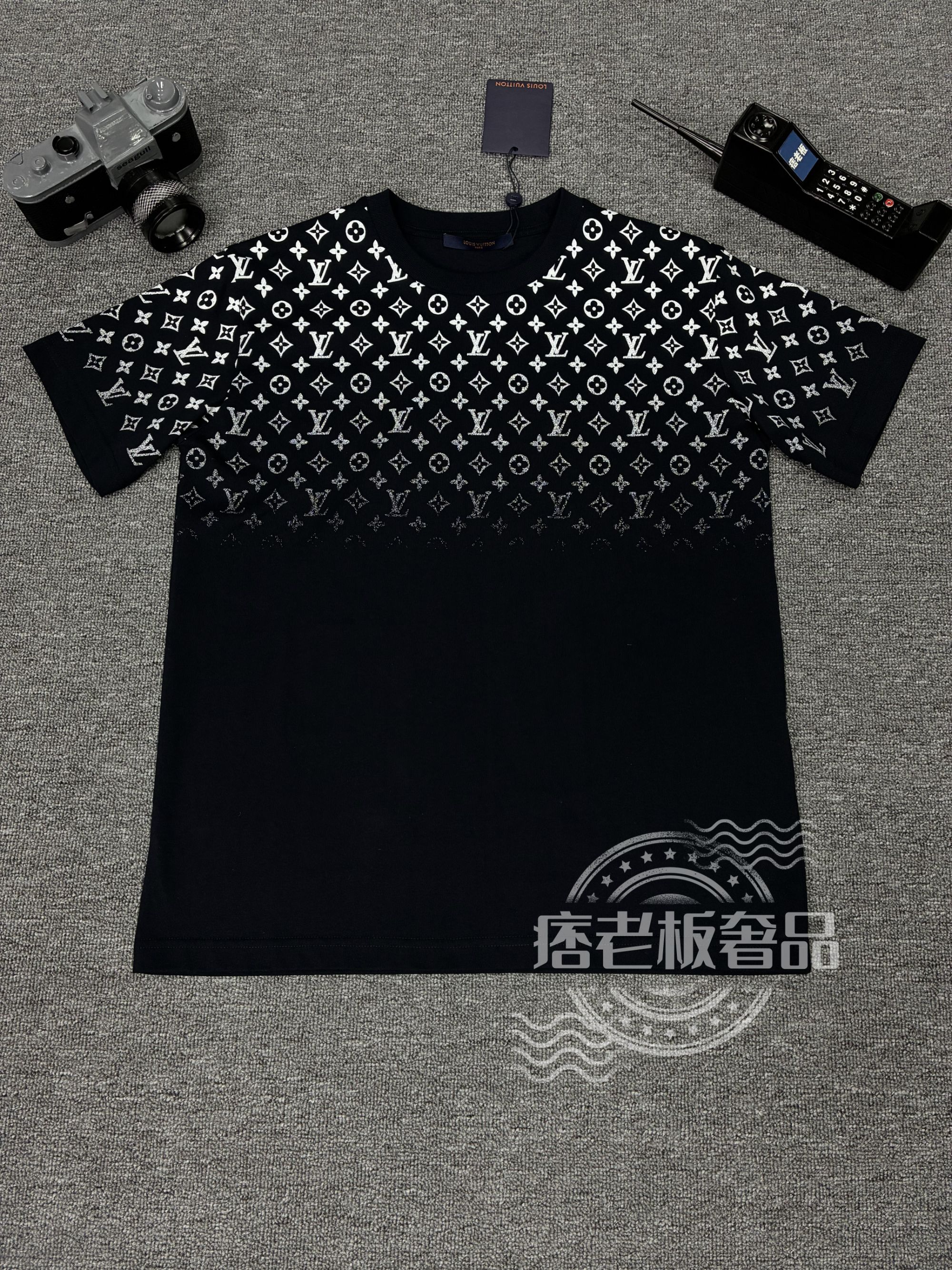 未拆封 LouisVuitton/路易威登 渐变满印短袖