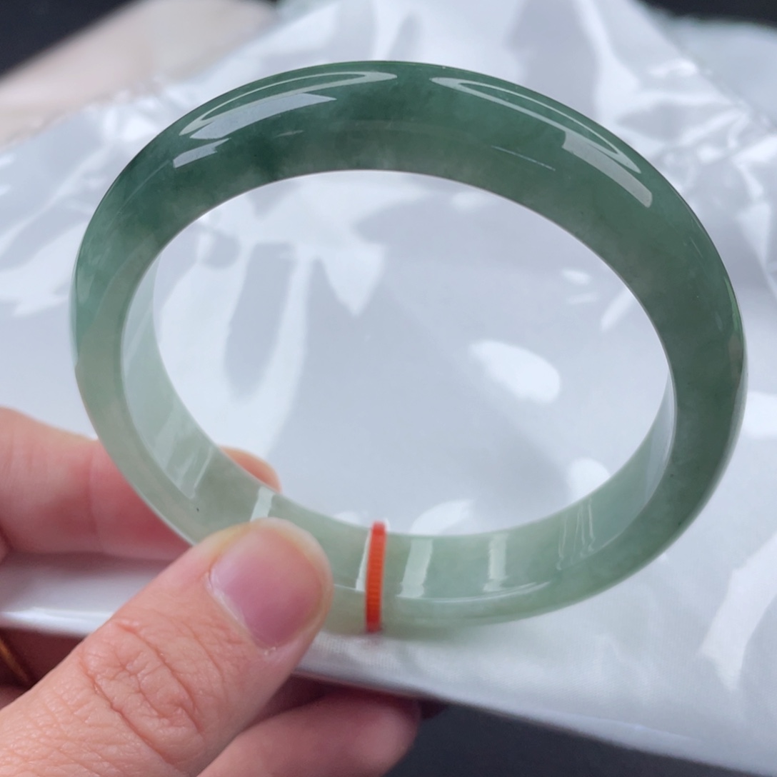 翡翠手镯未镶嵌58圈口