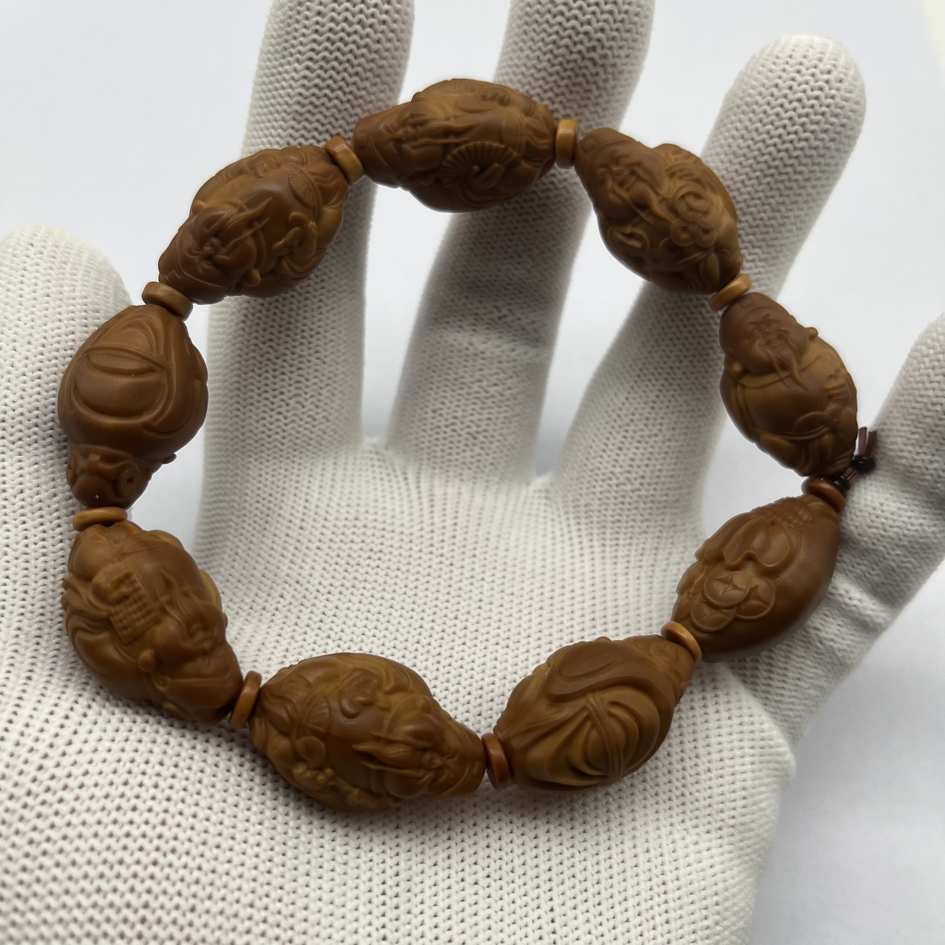 A2 橄榄核雕长财神单圈不规则 A618 （配A2礼盒套装）