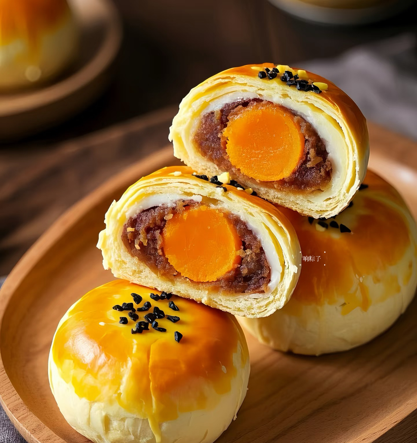 蛋黄酥传统糕点酥皮美味休闲零食甜品