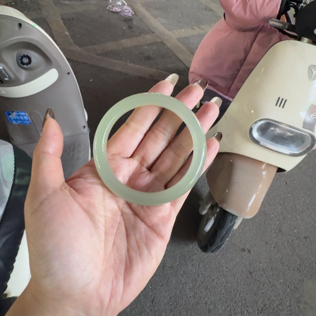 石英岩玉未镶嵌手镯