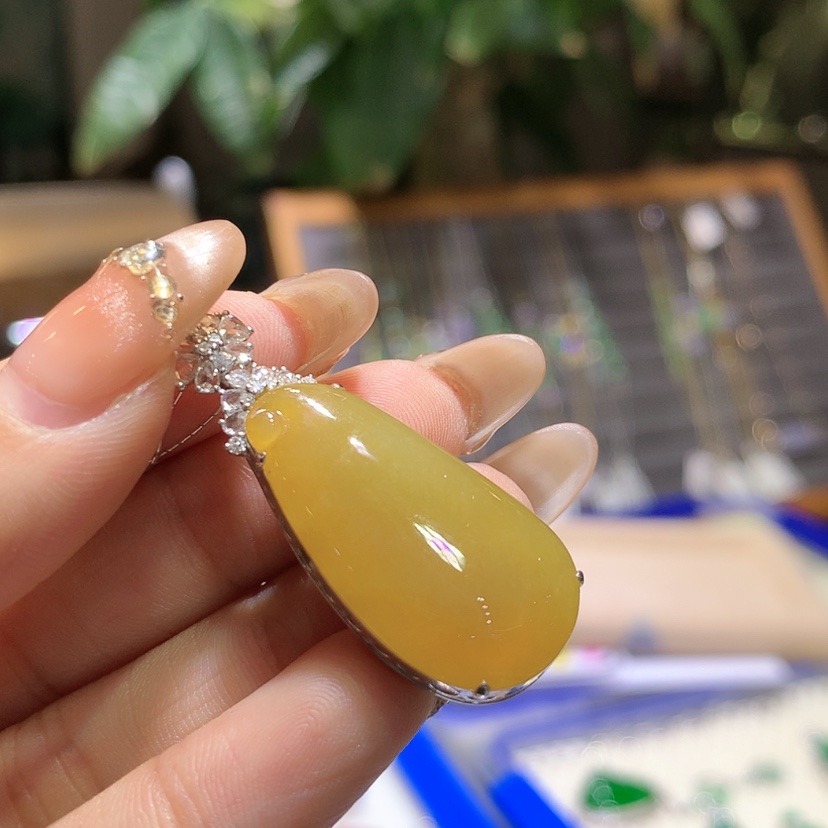 【闪购商品】翡翠吊坠(不含链)18K金镶嵌慧*?