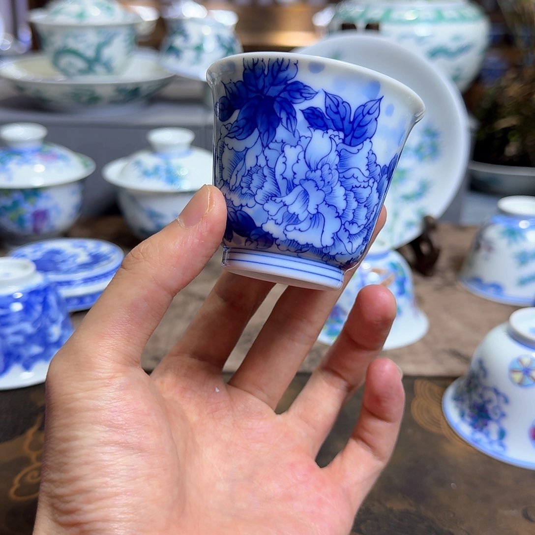 明逸堂青花牡丹杯