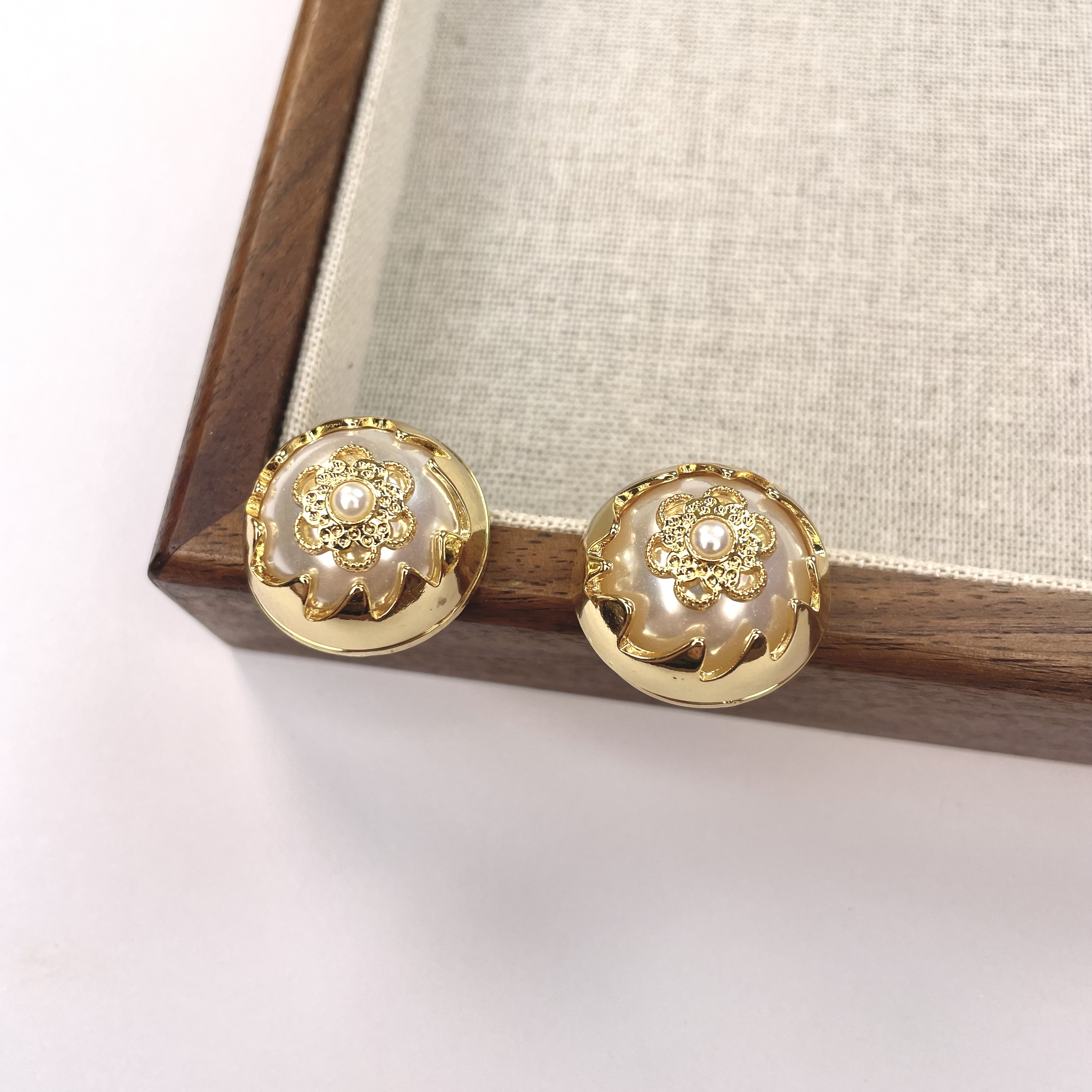 铜合金耳饰 买三送一 4008气质轻奢法式花卉简约设计师欧美耳钉