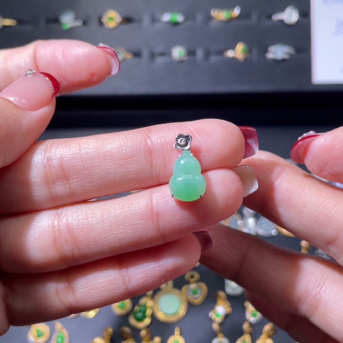 【闪购商品】翡翠颈饰18K金镶嵌吊坠