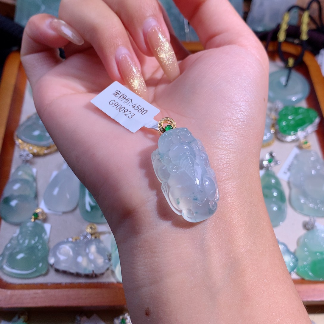 翡翠吊坠(不含链)18K金镶嵌