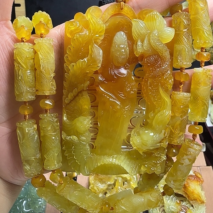 三***爷蛇纹石玉未镶嵌颈饰