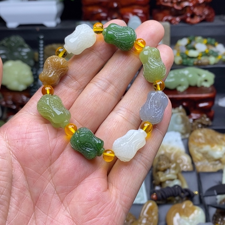 和田玉挂件未镶嵌绿**情