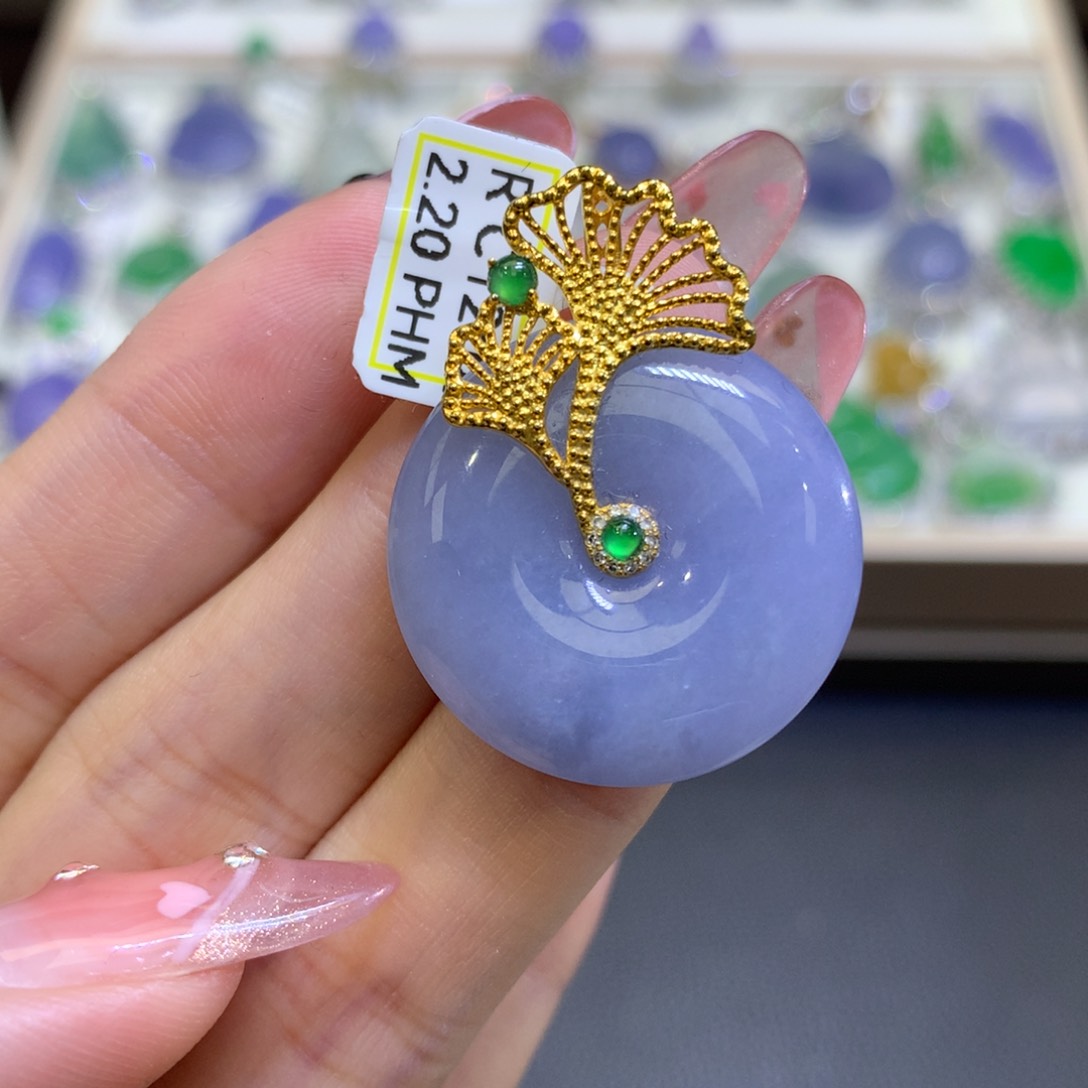 翡翠颈饰18K金镶嵌翡翠