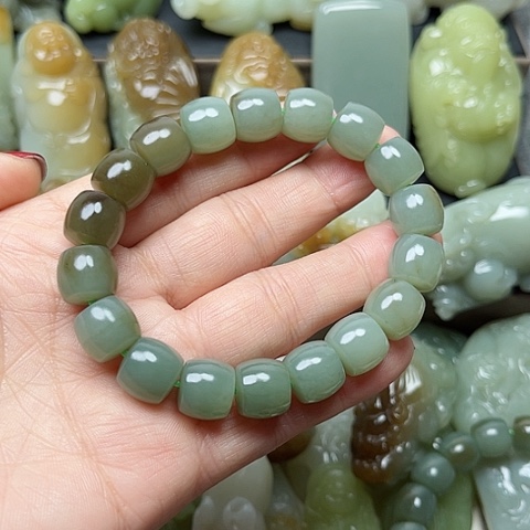 颈饰未镶嵌和田玉峨****)