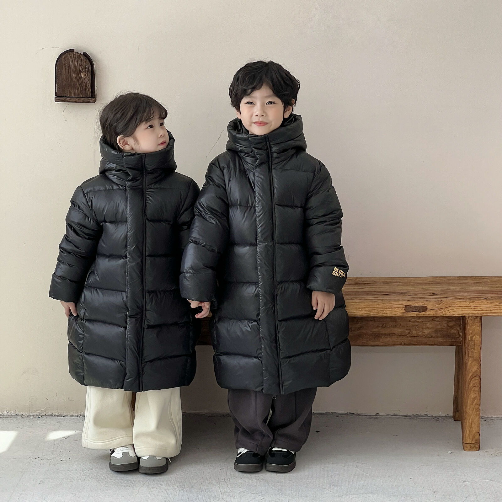 2025新款男女童黑色金标长款保暖可过膝中大童韩版羽绒服外套033