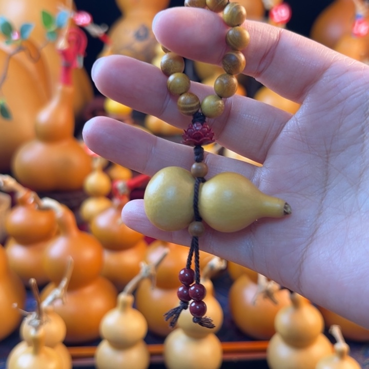 五***妹手捻小葫芦挂件链接链接链接