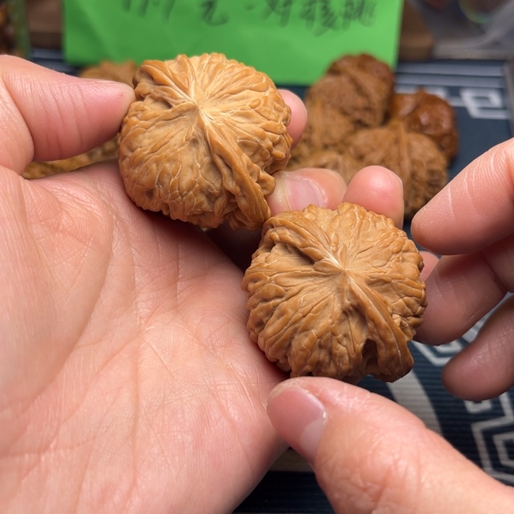 一***流文玩核桃吊坠磨盘