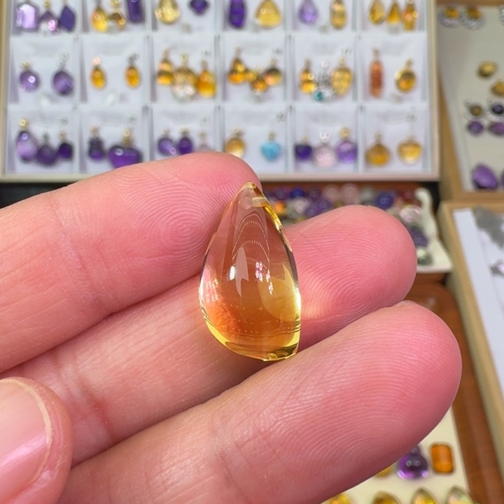 未镶嵌黄晶颈饰吊坠