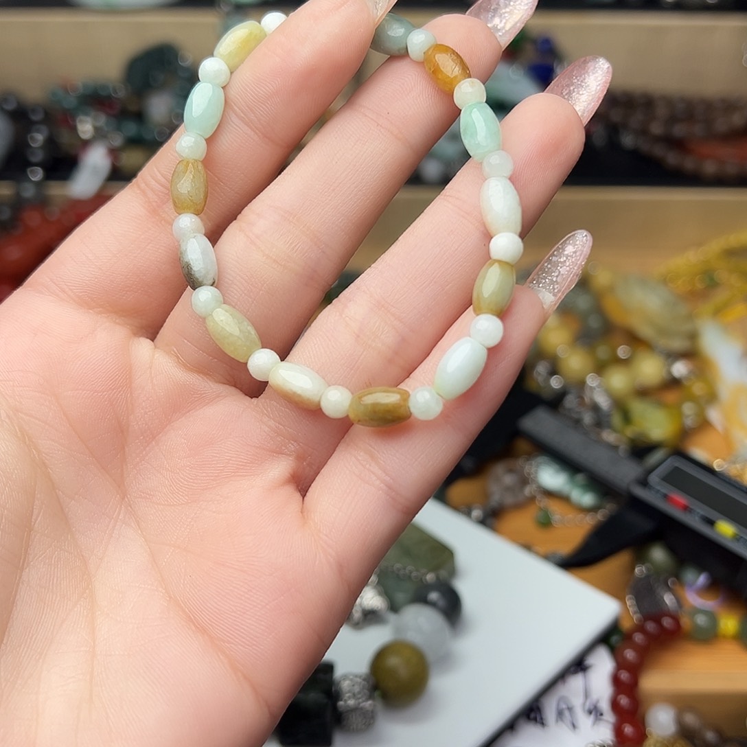 翡翠颈饰未镶嵌吊坠