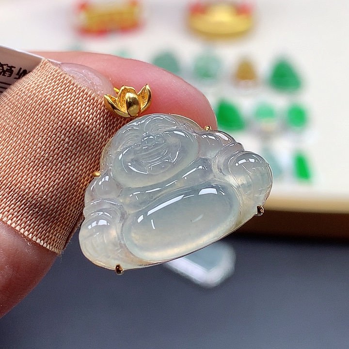 翡翠18K金镶嵌颈饰