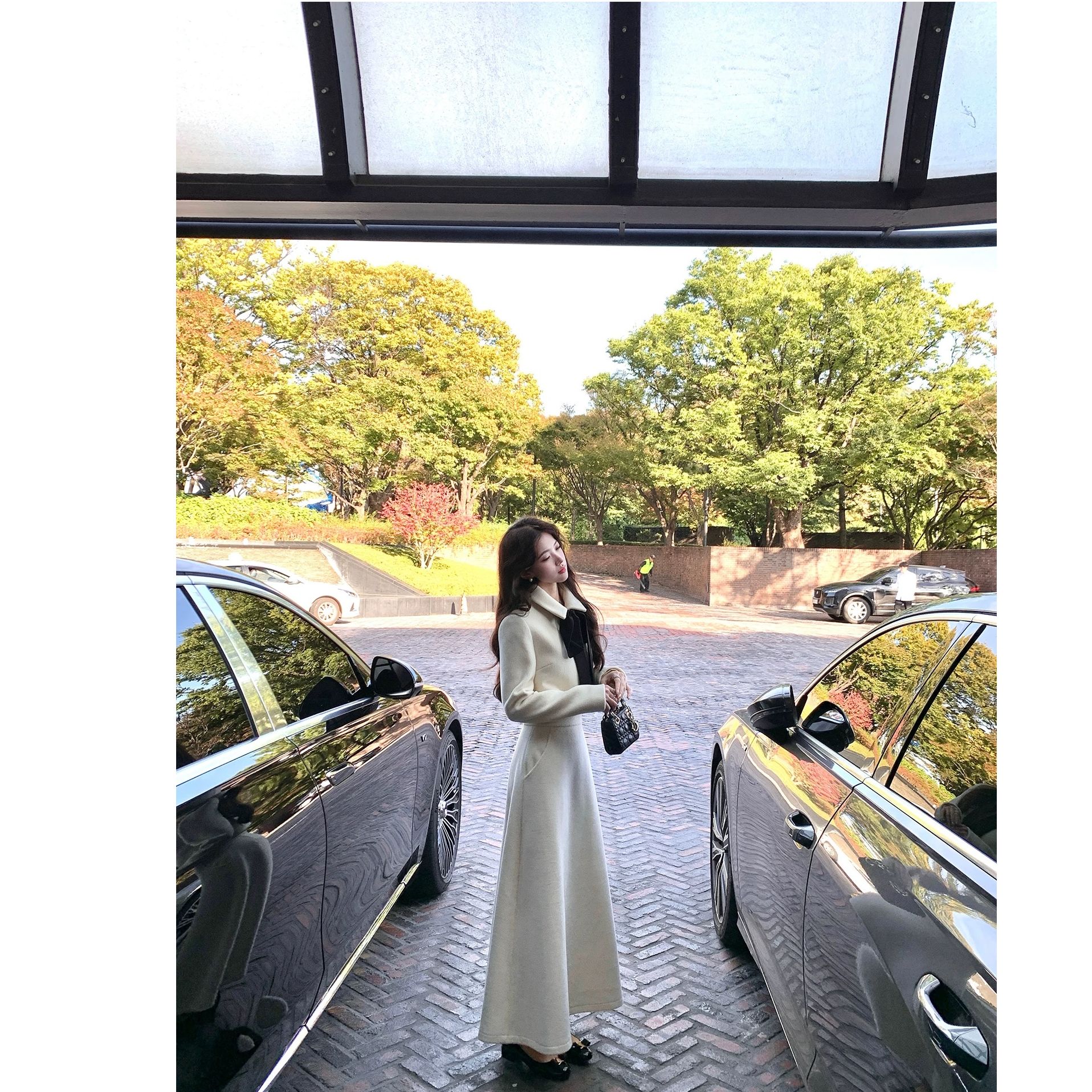 矜贵千金杏色短款上衣高腰a字半身裙套装女冬学院风两件套