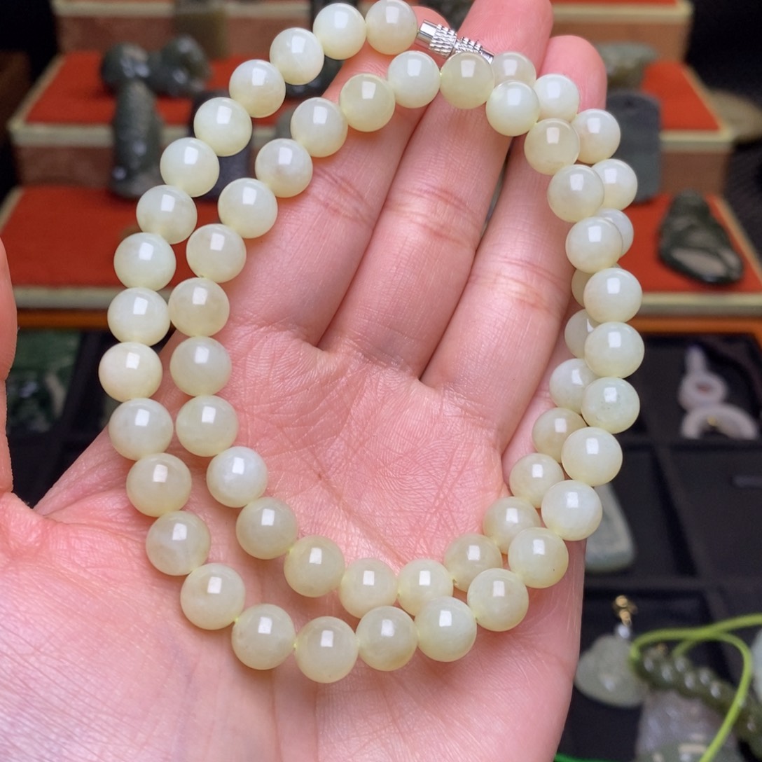 和田玉颈饰足铂镶嵌