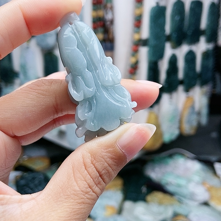 颈饰足铂镶嵌翡翠翡翠