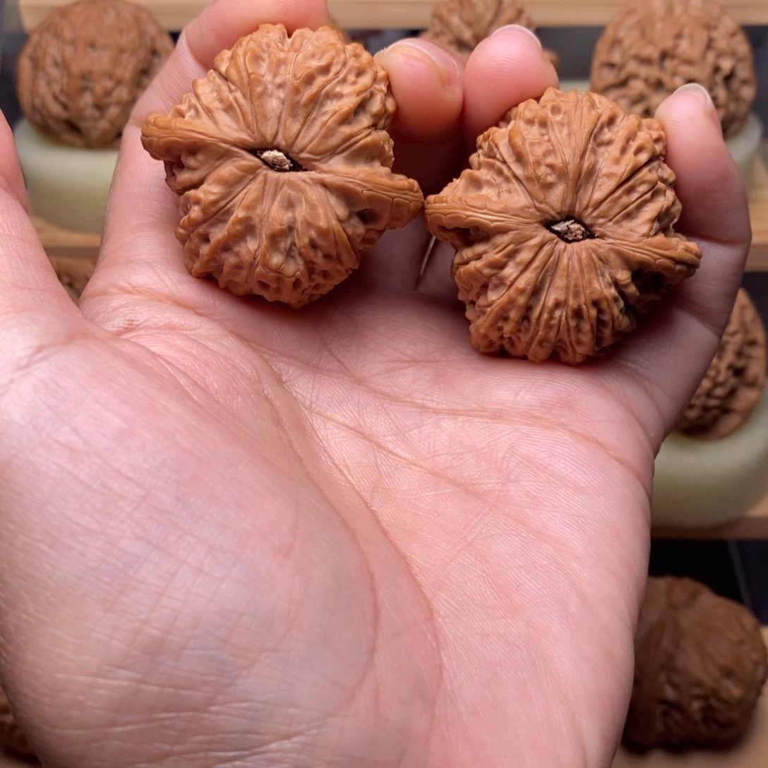 文玩核桃吊坠S*4血麒麟42