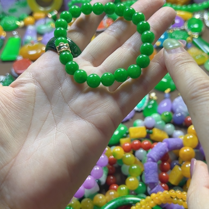 翡翠未镶嵌颈饰手串