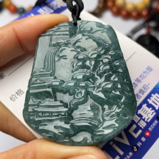 翡翠颈饰未镶嵌翡翠