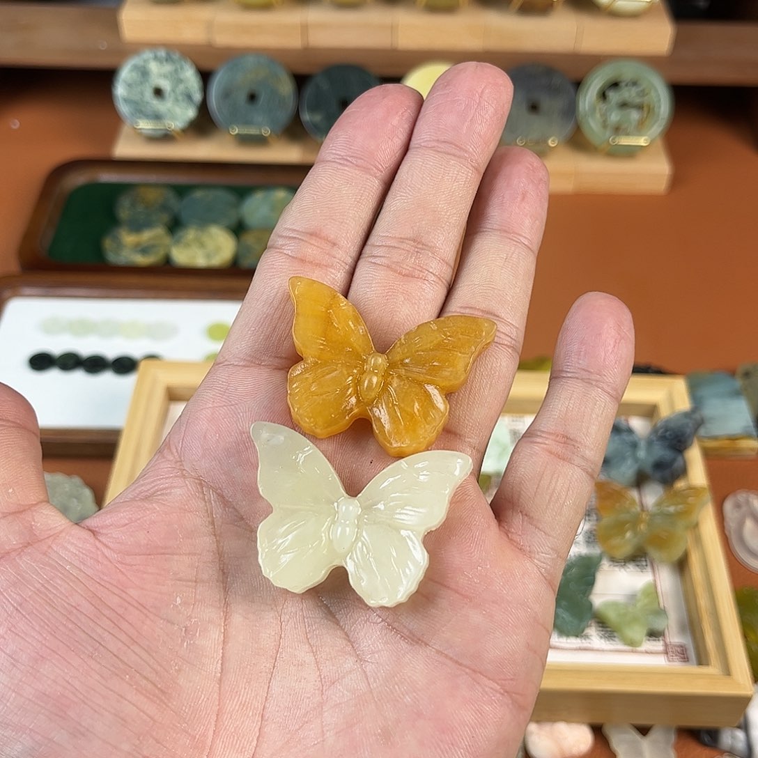 小***宝蛇纹石玉未镶嵌颈饰