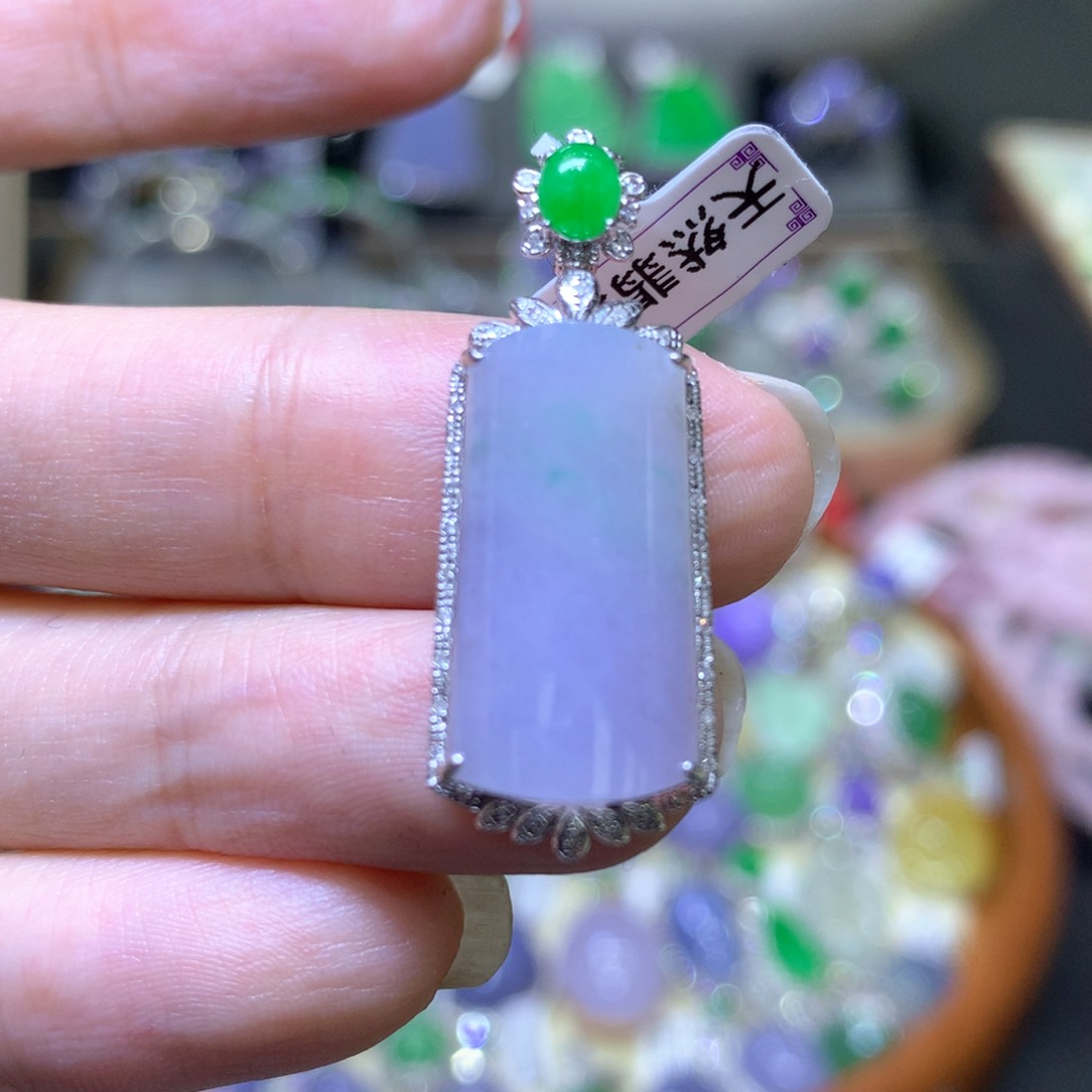 【闪购商品】翡翠颈饰18K金镶嵌翡翠吊坠项链